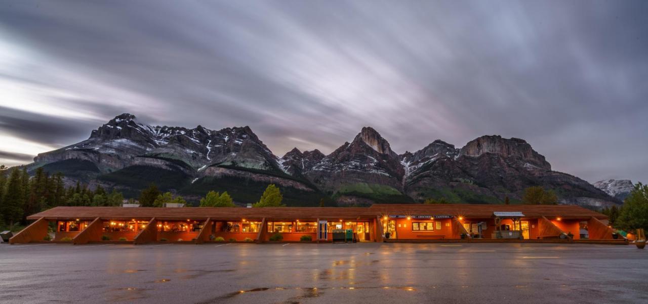 The Crossing Hotel Saskatchewan River Crossing Exterior foto