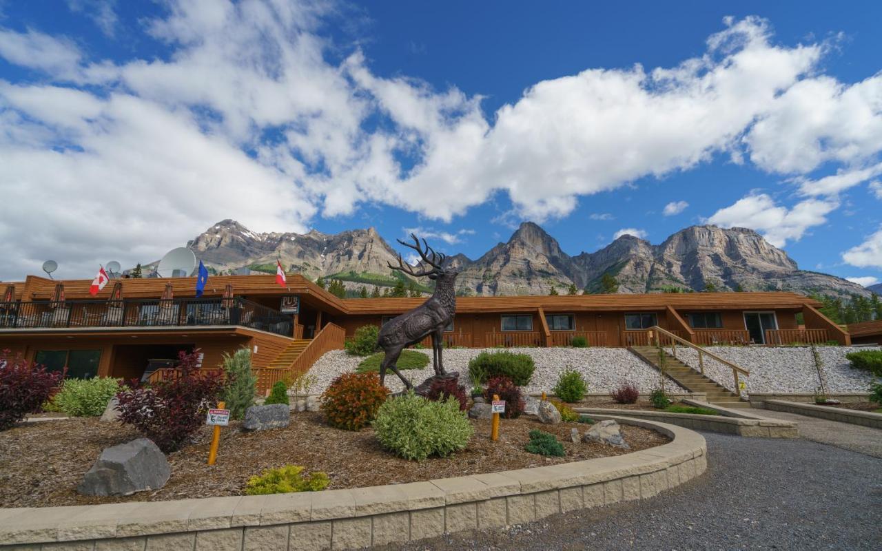 The Crossing Hotel Saskatchewan River Crossing Exterior foto