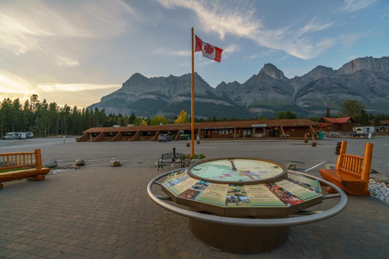 The Crossing Hotel Saskatchewan River Crossing Exterior foto